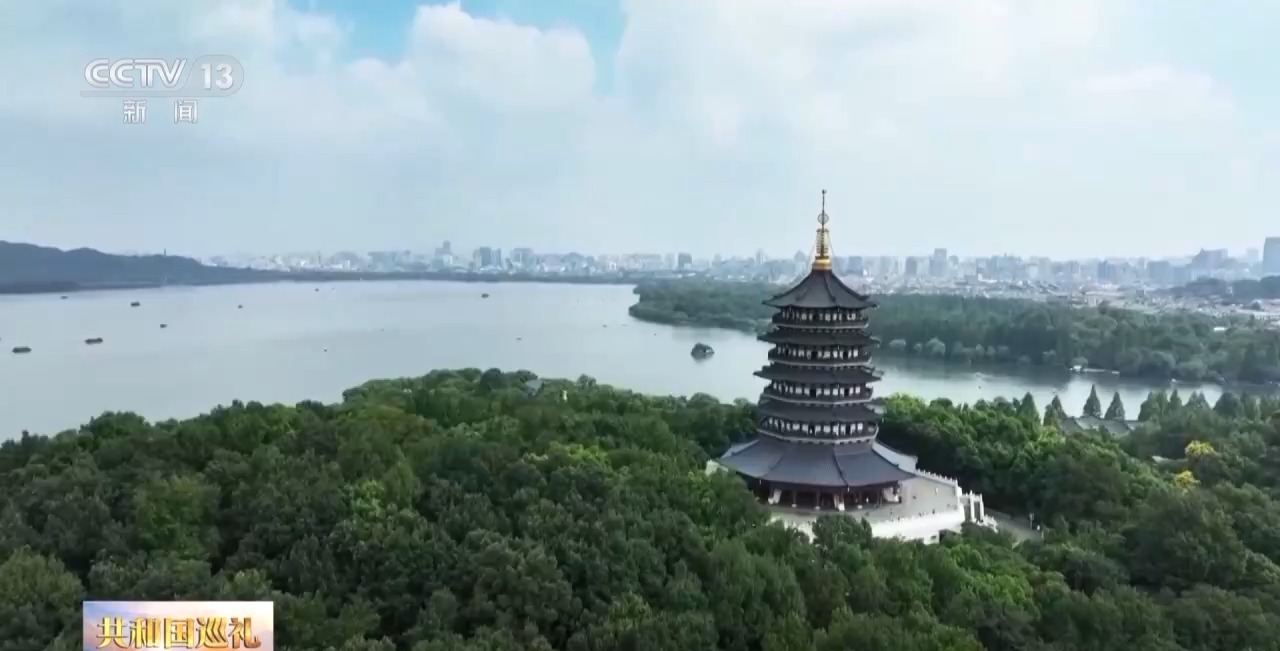 羡慕了！潘展乐训练过的游泳馆 总台体育主播也体验了一把