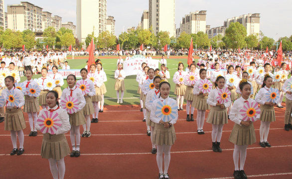 环崇明岛国际自盟女子公路世界巡回赛第二段开赛