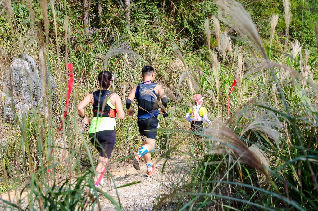 湘西州首个国家级体育赛事，中国十八洞山地越野挑战赛开跑