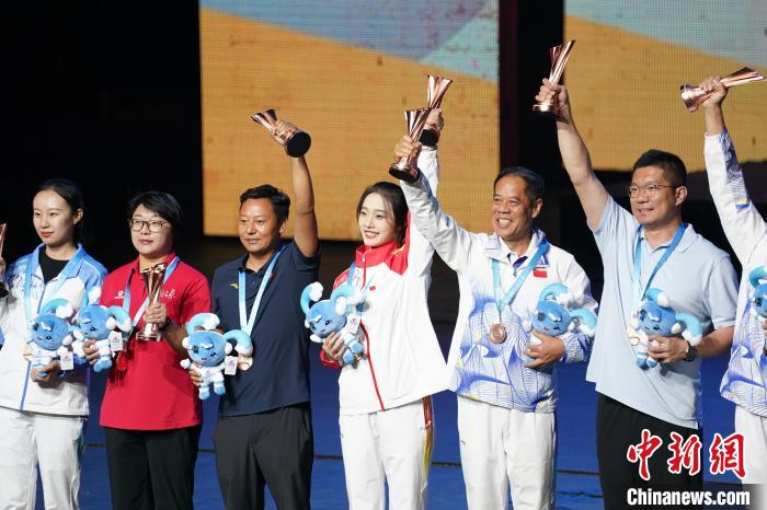 刘梦婷和杨如意晋级大跳台世界杯北京站自由式滑雪女子组决赛